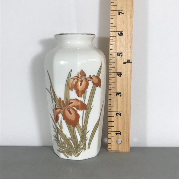 Fine China Vintage Gold Accented Japanese Iris 6" Vase Made in Japan - Picture 7 of 8